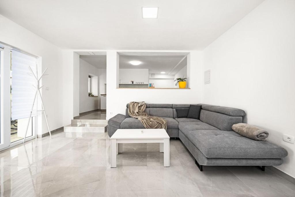 Apartment Olive Garden Near Pula 3 Km From Center And Only 4 Km From The Beach For 4 Persons Exterior foto