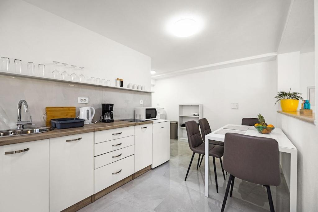 Apartment Olive Garden Near Pula 3 Km From Center And Only 4 Km From The Beach For 4 Persons Exterior foto