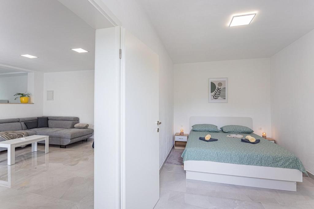 Apartment Olive Garden Near Pula 3 Km From Center And Only 4 Km From The Beach For 4 Persons Exterior foto